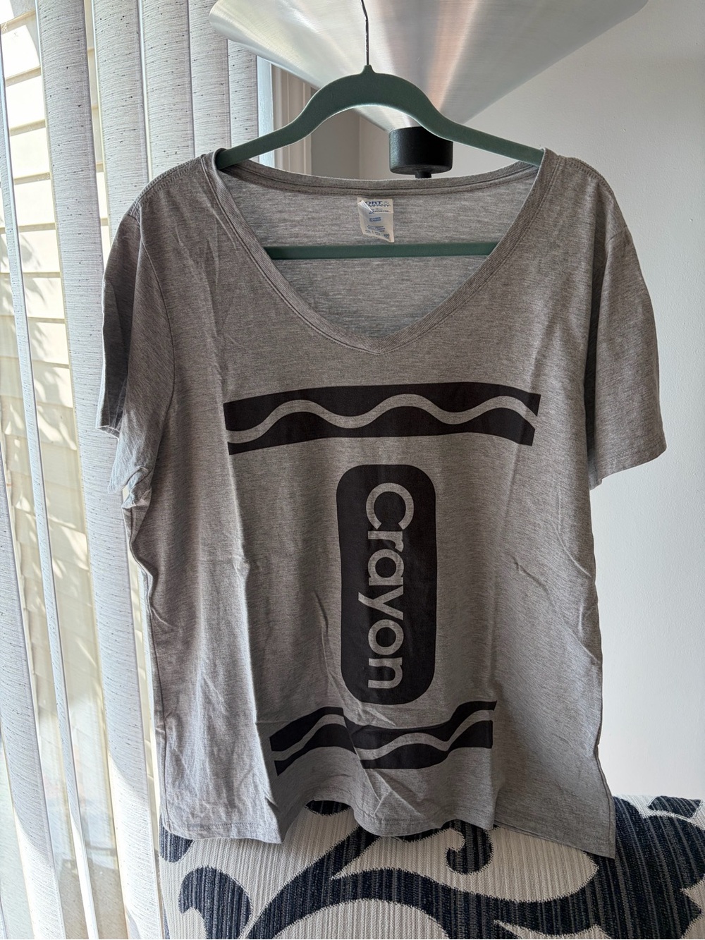Graphic Tee - Women's Gray Crayon Short Sleeve V-Neck XXL